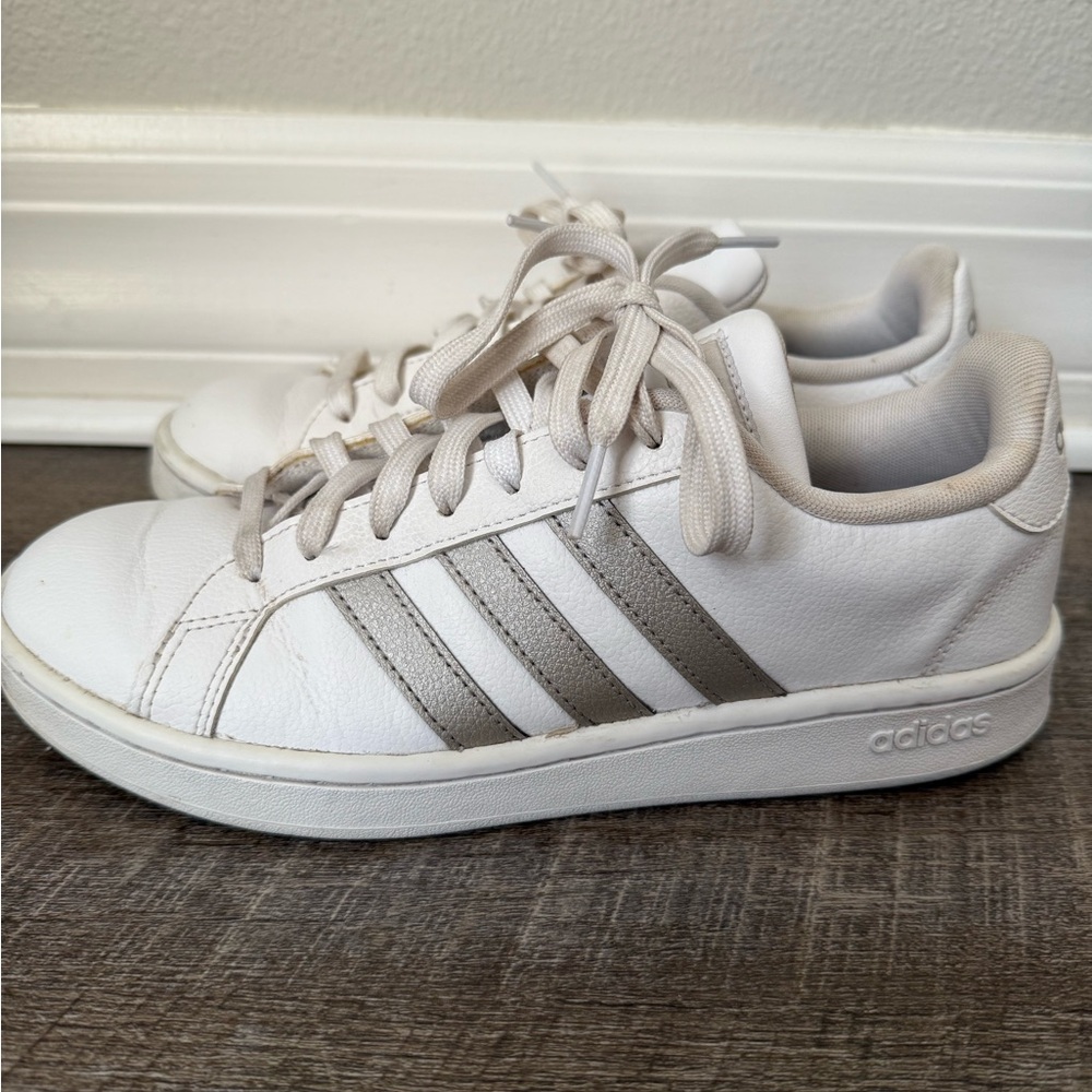 Adidas Women’s Cloudfoam Comfort White Leather Sneakers | Size 8.5